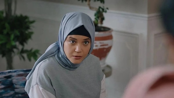 Kızılcık Şerbeti'nde Nilay'ı canlandıran Feyza Civelek, oyunculuğuna dair eleştirilerle sık sık gündem oluyor.