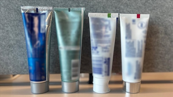 Bu işaretler aslında "kayıt işaretleri" veya teknik dilde "eye mark" olarak adlandırılır.