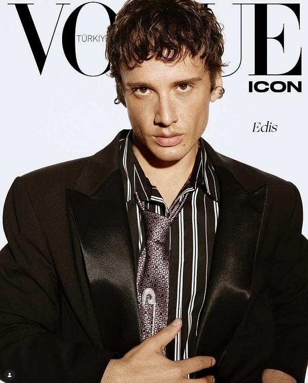 Edis, one of the brightest stars in Turkish pop music in recent years, is not only turning the charts upside down with his hit songs, but also putting on a real show with his stage performances.