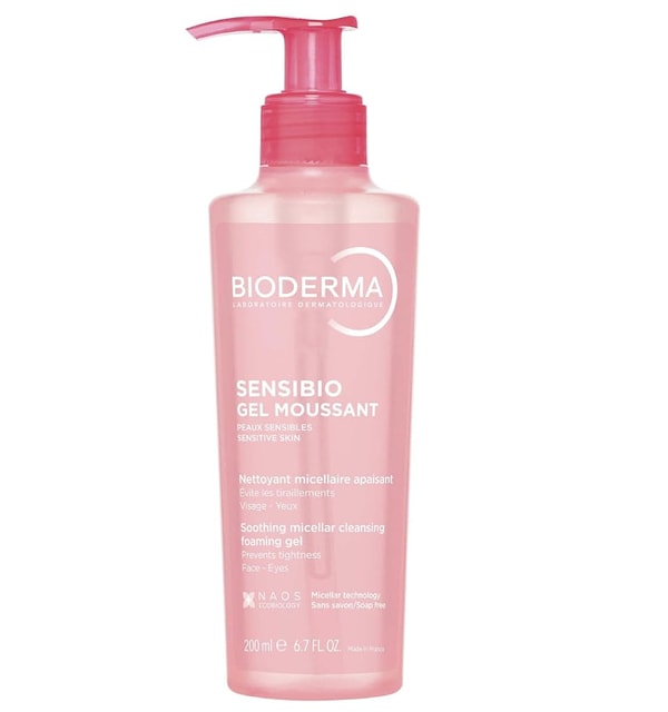 Bioderma Sensibio Foaming Gel, 972 TL’lik fiyatıyla hassas ciltlere özel nazik bir temizlik vaat ediyor.