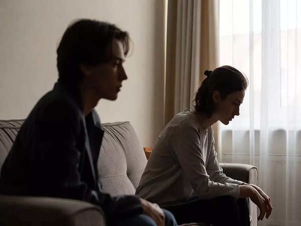 Psikolojiye göre mesafeli davranışların temelinde genellikle iki ana korku yer alır.