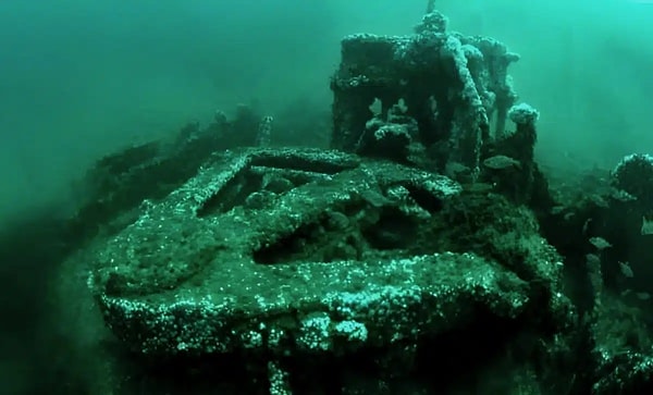 Sadece batık değil, aynı zamanda hikayeler de bulundu.