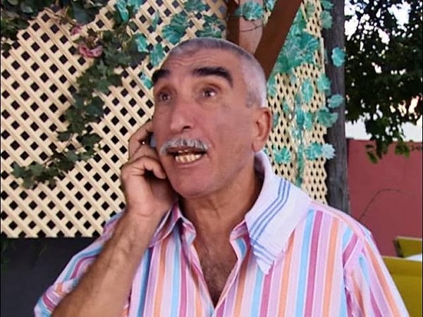 Bir dönemin unutulmaz yapımlarından Akasya Durağı, son günlerde oyuncu kadrosundan gelen açıklamalarla yeniden gündemin merkezine yerleşti.