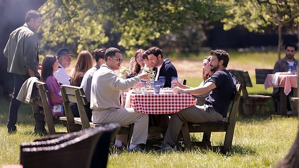 Yeraltı'nın dün akşam yayınlanan bölümü yine gündemdeki yerini aldı.