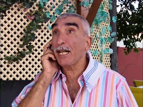 Akasya Durağı, son günlerde oyuncu kadrosundan gelen açıklamalarla yeniden gündemin merkezine yerleşti.