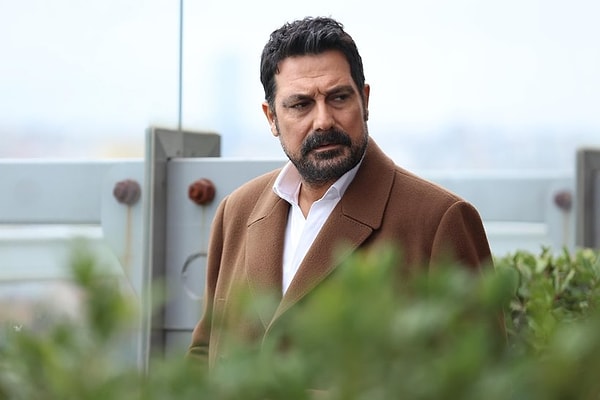 Kıskanmak'ta rol alan Bülent İnal, NOW'ın yeni dizisi Ömür Usta'dan başrol teklifi aldı.