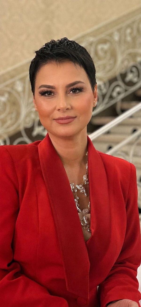 Biraz da madalyonun diğer yüzüne bakalım. Kurumsal hayattan emekli, disiplini ruhuna işlemiş halihazırda bir işveren Sevtap Parlar. Aynı zamanda bir eş, bir anne. Evdeki Sevtap, iş yerindeki Sevtap ve BÜKAG’ın başındaki Sevtap... Bunca farklı kimlik arasında mekik dokurken kendi iç dünyanızı nasıl besliyorsunuz?