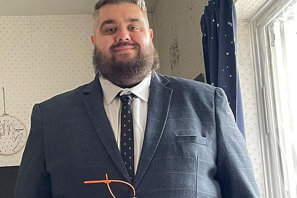 31 yaşındaki David Quinn, yaklaşık 197 kg ağırlığa ulaştığı dönemde hem fiziksel hareket kabiliyeti hem de ruhsal sağlığı ciddi şekilde zorlanıyordu.
