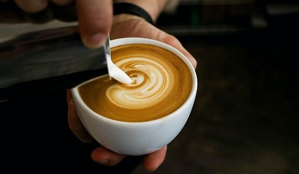 1. Bu içecek genellikle Latte ile karıştırılır, ancak onu özel kılan bir fark var... Flat White’ın içeriği tam olarak nedir?