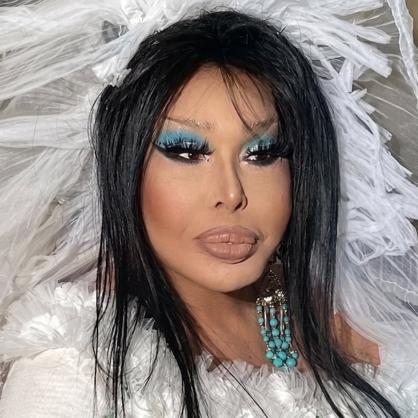 Bülent Ersoy, the "Diva" of Turkish Classical Music, has made a name for herself not only on stage but also with her investments during her career spanning over 50 years.