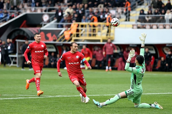 Geriden gelip Süper Lig kapısını zorladılar.