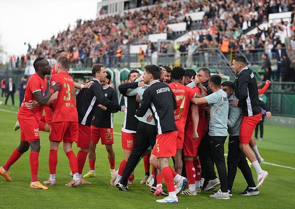 Amedspor tarihinde ilk kez Süper Lig sevinci yaşadı.
