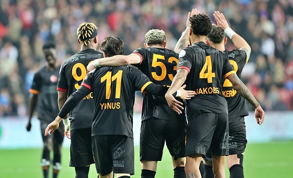 Galatasaray güzel başladığı gecede kabusu yaşadı.