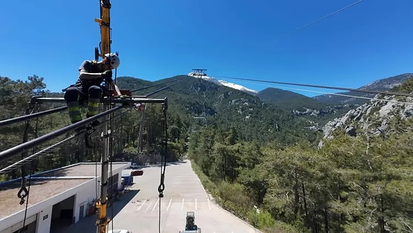 Teleferik Genel Müdür Yardımcısı Haydar Culfa, tesisin sadece bir ulaşım aracı değil, dünya çapında bir mühendislik harikası olduğunu vurguladı.