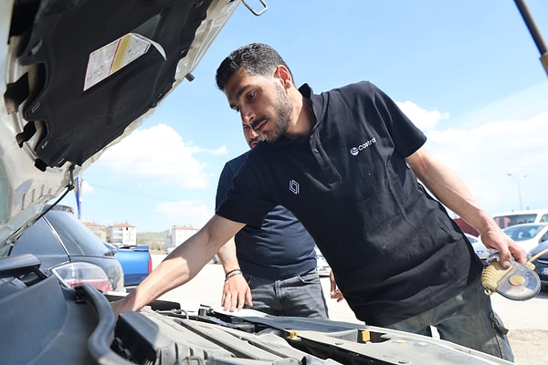 Yazlık bakımın sadece bir tercih değil, zorunluluk olduğunu vurgulayan oto tamir ustası Muharrem Dündar, ihmal edilen küçük bakımların büyük felaketlere yol açabileceğini belirtti.