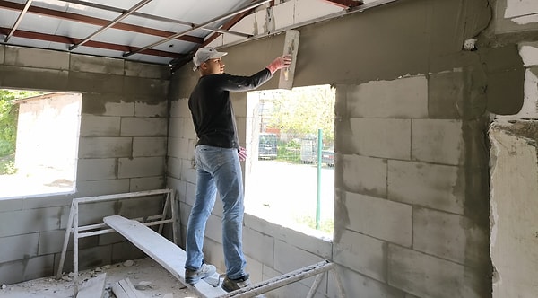 Çifçi’ye göre, eğitimdeki 12 yıllık zorunluluk gençlerin pratik becerilerini geliştirmesine engel oluyor.