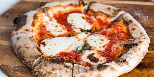 Pizzanın kökenleri 18. yüzyıl Napoli'sine dayanıyor.