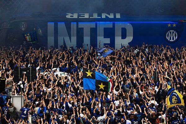 Hakan Çalhanoğlu'nun Inter formasıyla ikinci şampiyonluğu...