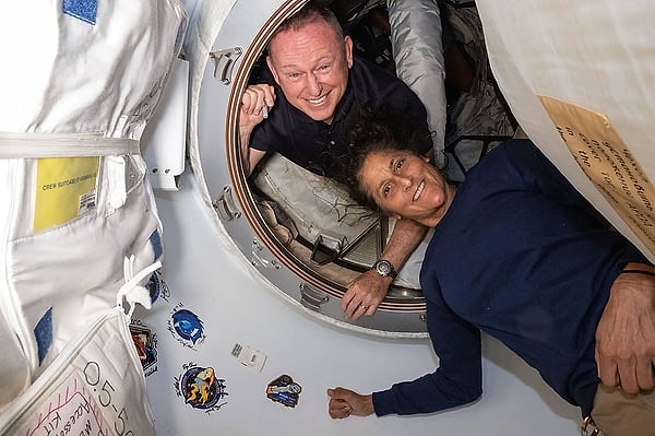 Sunita Williams, yolculuğun ilk gününün sorunsuz geçtiğini ancak ikinci gün itibarıyla bir şeylerin yolunda olmadığını fark ettiklerini söyledi.