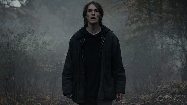 Netflix’te yayınlanan Dark dizisi, izleyici yorumlarıyla yeniden gündeme geldi.