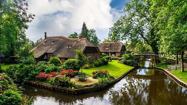 Giethoorn, Hollanda’nın kuzeyinde, Overijssel eyaletinde yer alan küçük bir köy.