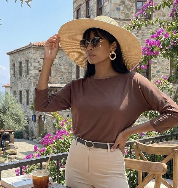 Lela Bisiklet Yaka Truvakar Kol Kadın Bluz, kahve tonunun sıcaklığı ve modern tasarımıyla öne çıkıyor.