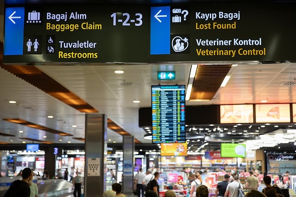 Sabiha Gökçen Havalimanı yönetimi, terminal içindeki huzuru artırmak ve yolculara daha dingin bir seyahat deneyimi sunmak amacıyla radikal bir karar aldı.