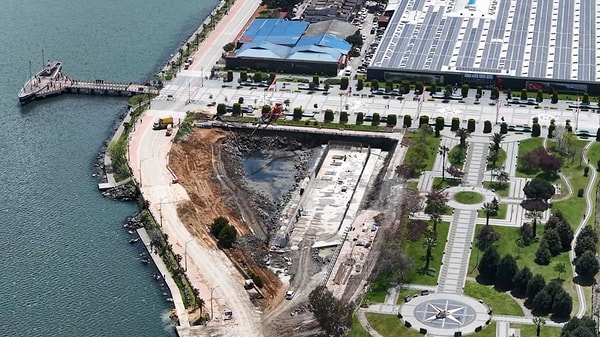 Samsun Valiliği Meydanı, Kurtuluş Yolu ve Panorama Müzesi çevresinde yürütülen "Açık Hava İstiklal Meydanı Müzesi Projesi" kapsamında çalışmalar devam ediyor.