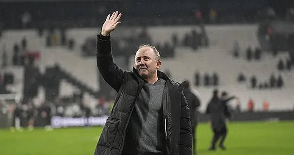 Siyah-beyazlı camiada yaşanan bu gergin süreçte, Asbaşkan Murat Kılıç’tan dikkat çeken bir açıklama geldi.