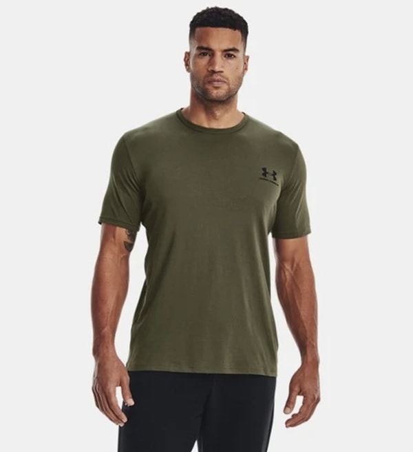 Under Armour Sportstyle Erkek Tişört modellerinde "3 Al 2 Öde" kampanyasını kaçırmayın.