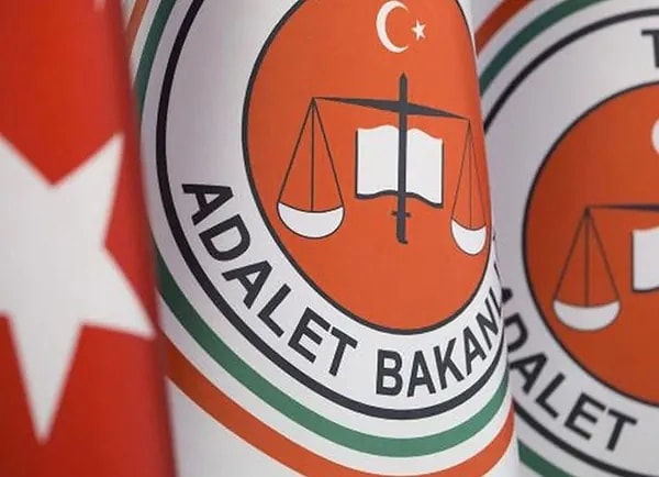 Türkiye’nin hukuk gündeminde geniş yankı uyandırması beklenen 12. Yargı Paketi için hazırlıklar tüm hızıyla devam ediyor.