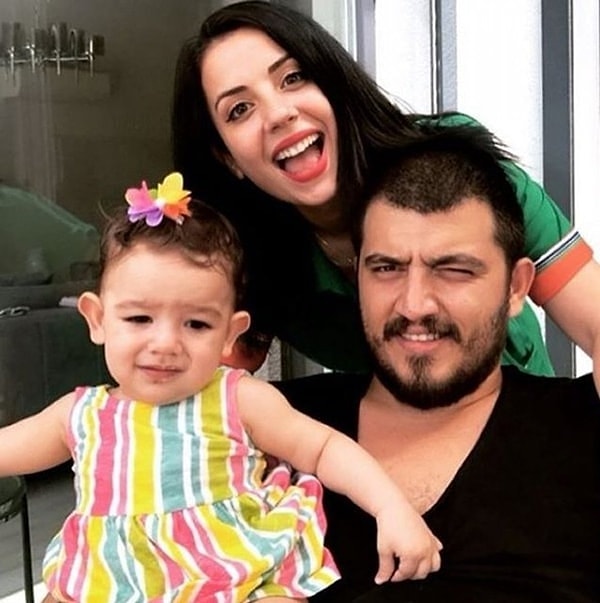 Yarışmadan sonra bir süre mutlu birlikteliklerini sürdüren Nur Erkoç ile Batuhan Cimilli’nin bir de kız çocukları olmuştu.
