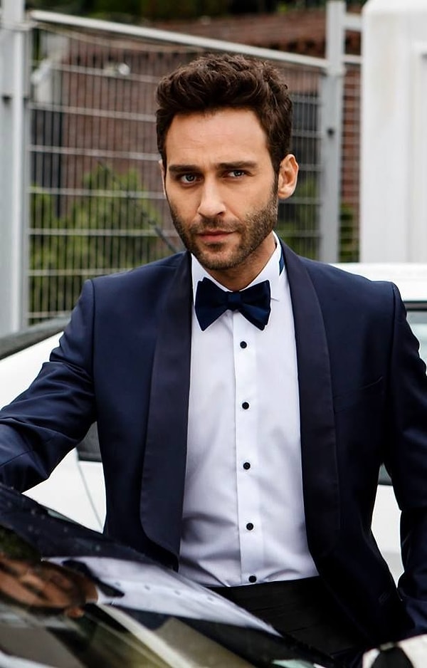 Seçkin Özdemir, one of the most eye-catching male actors on television, has maintained a broad fan base for years, owing to both his charisma and acting prowess.