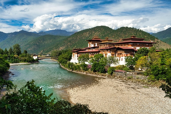 Kralın liderlik ettiği devasa inşaat süreci Bhutan’ın geleceğini şekillendiriyor