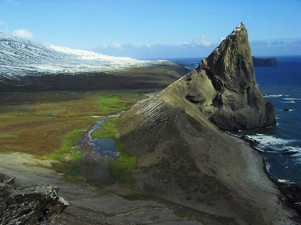 Kerguelen Adaları’nda yerli ya da kalıcı bir halk yaşamıyor.