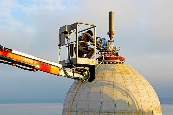 Concrete spheres will store energy at the bottom of the sea.