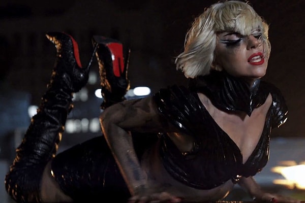 Pop müziğin en ikonik isimlerinden Lady Gaga, yıllar önce çıkardığı “Marry the Night” şarkısının çarpıcı klibiyle uzun süre konuşulmuştu.