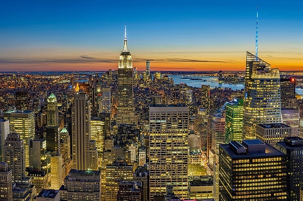 Dünyanın ekonomi başkentinde devir değişiyor. Belediye Başkanı Zohran Mamdani’nin radikal ekonomi politikaları, New York’un vergi yükünü sırtlayan milyarderleri ve dev finans kuruluşlarını şehirden kaçırıyor.