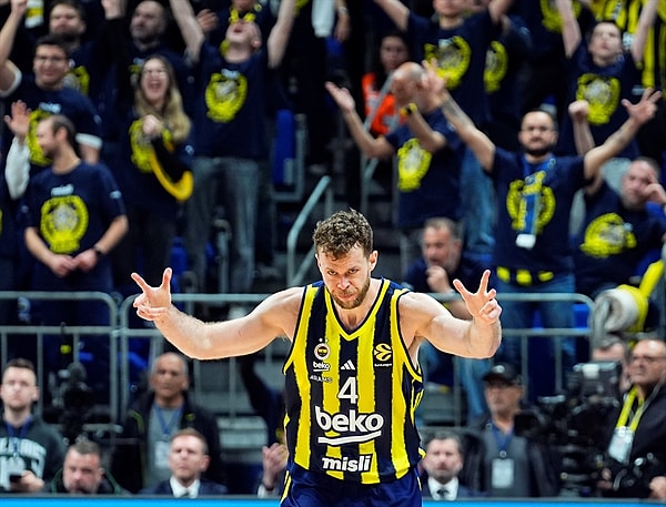 Yunanistan'daki Final Four için bilet uzatmada geldi.