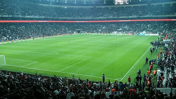 Konyaspor maçı tribünde Sergen Yalçın ve Serdal Adalı'ya büyük tepki vardı.