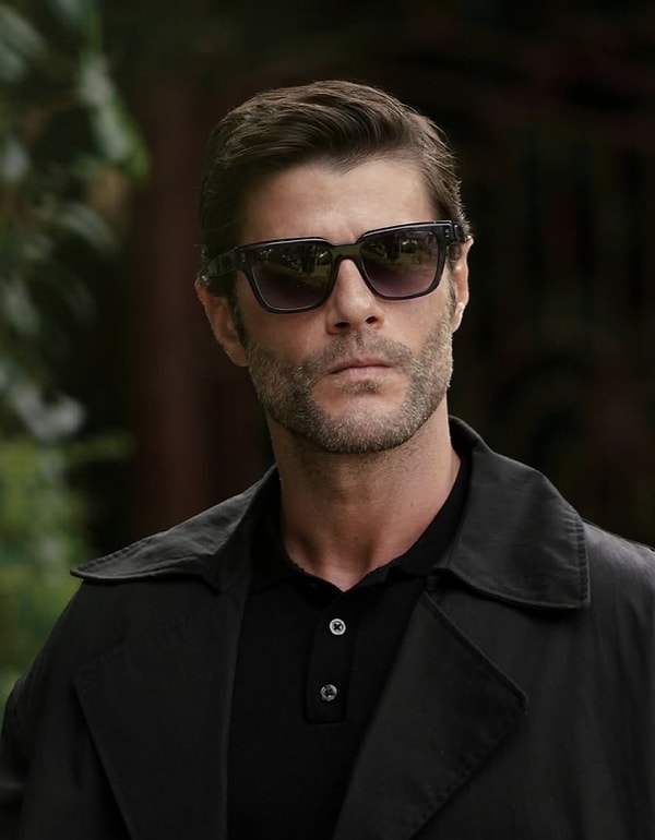 Berk Cankat, who has garnered a large fan base with productions such as "I'll Tell You a Secret" and "Beautiful Villager," has been making waves in recent years with his more discerning career choices.
