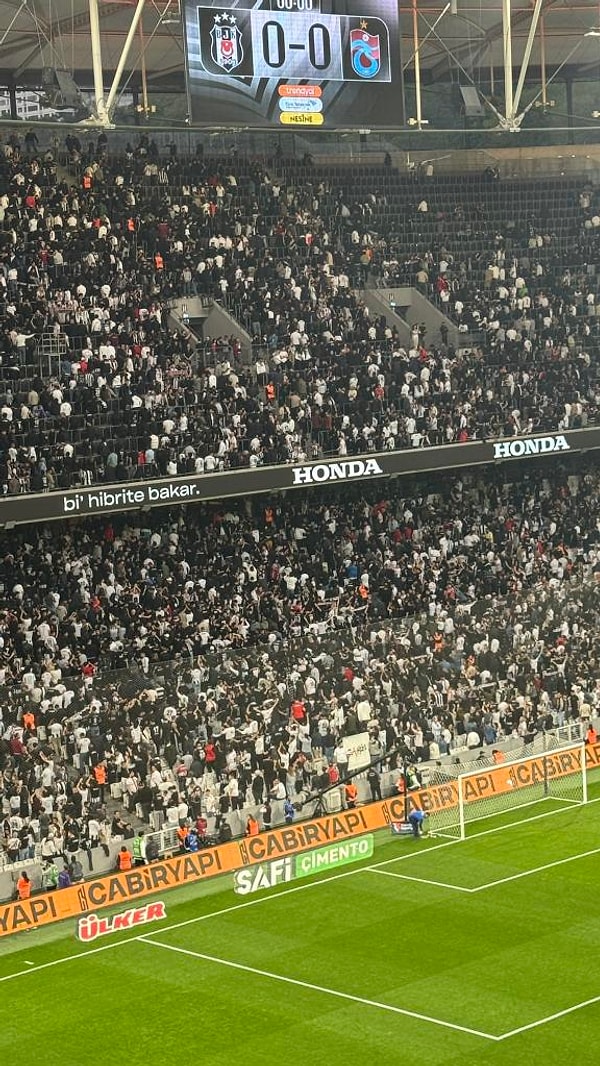 5 dakikalık sessiz protesto...