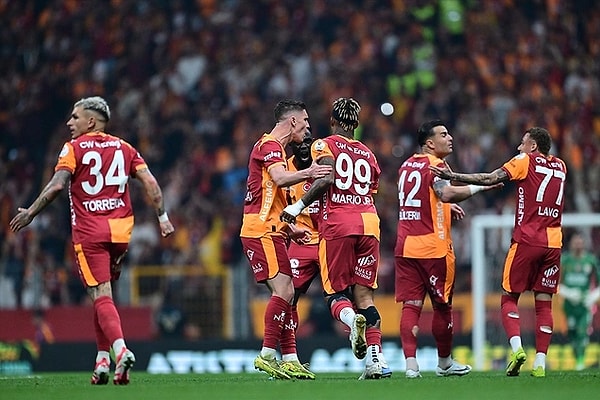 Galatasaray bu gece art arda 4. kez şampiyon oldu