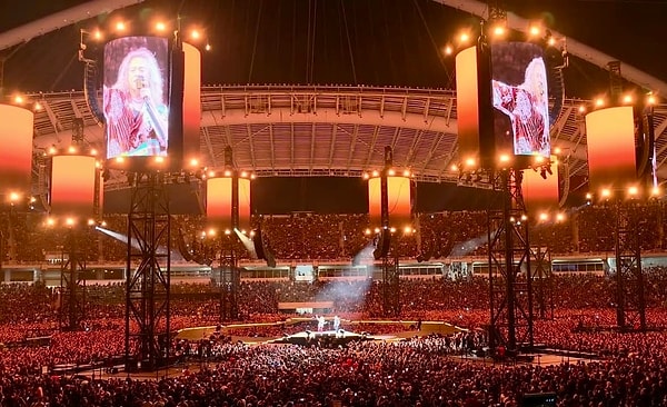 Metallica dün Yunanistan'da verdiği konserle gündem oldu.
