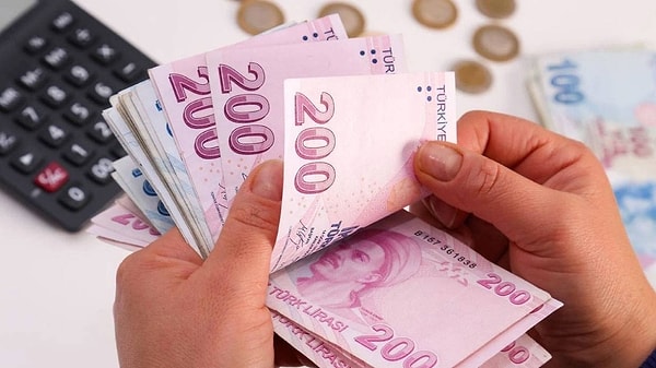 Cumhurbaşkanı Erdoğan'ın devreye girmesiyle 4,5 günlük bayram izni 9 güne çıkarıldı. Ancak bu izin özel sektör emekçilerini kapsamıyor.