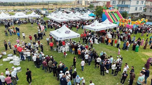 Dev Kazanlarda Hazırlanan İkramlar Kısa Sürede Tükendi