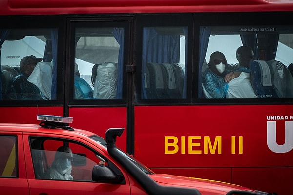 Sağlık Bakanlığı tarafından koordine edilen operasyonla Türkiye’ye getirilen 3 Türk vatandaşı, gece saatlerinde İstanbul’a giriş yaptı.