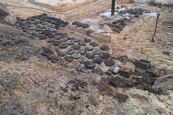 Hafriyat çalışmaları esnasında fark edilen nesneler bölgede geniş çaplı bir güvenlik alarmı verilmesine yol açtı