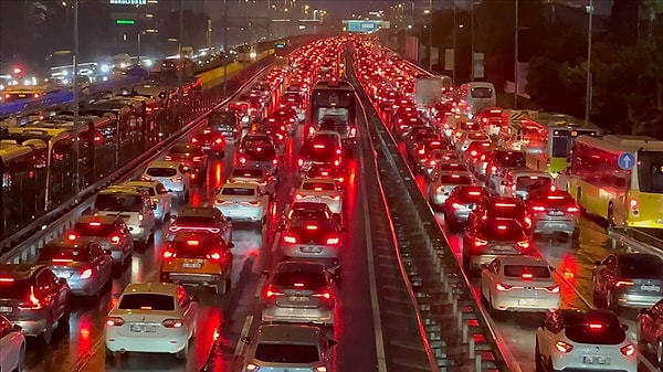 Linkedin'de Derin Kalkancı isimli bir iş insanının İstanbul trafiği ve götürülerini anlattığı yazı yaklaşık 5 bin beğeni aldı.