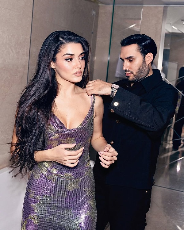 Son yılların en popüler oyuncularından biri haline gelen Hande Erçel, sadece oyunculuğuyla değil güzelliği, marka iş birlikleri ve sosyal medya gücüyle de adından söz ettirmeye devam ediyor.
